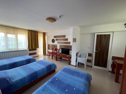 Two-Bedroom Apartment (5 Adults)