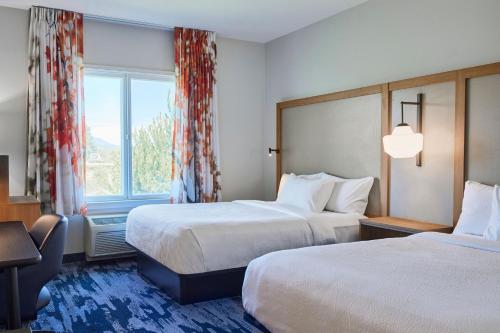 2 queen beds