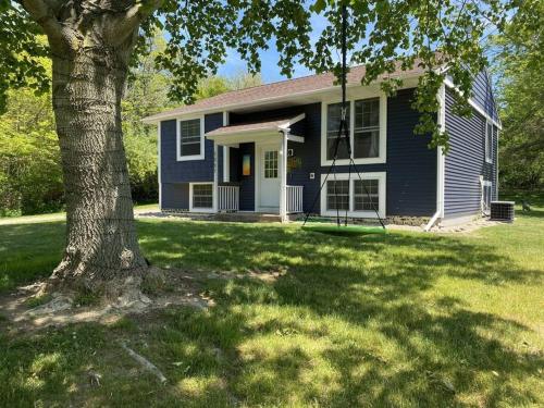 Pet Friendly! And Your Cozy Lakeside Retreat in Glenn, USA