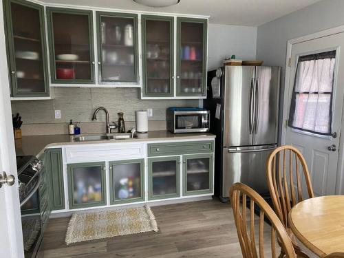 Pet Friendly! And Your Cozy Lakeside Retreat in Glenn, USA