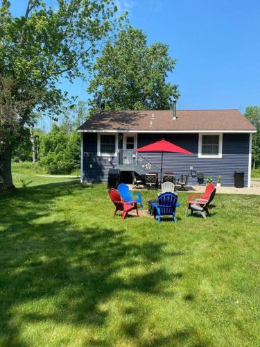 Pet Friendly! And Your Cozy Lakeside Retreat in Glenn, USA