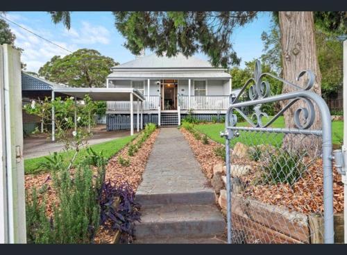 Belle Vue Cottage - East Toowoomba