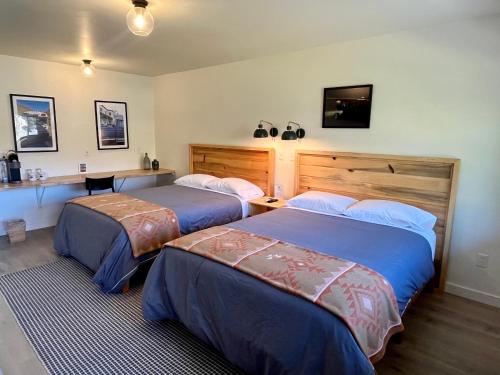2 queen beds
