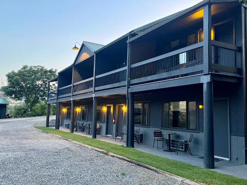 Steelhead Inn