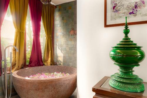 room detail thumbnail 2