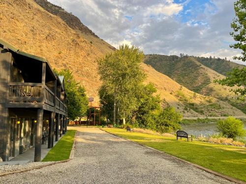 Steelhead Inn