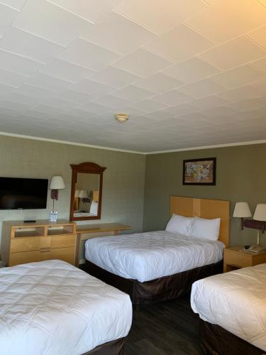 3 double beds