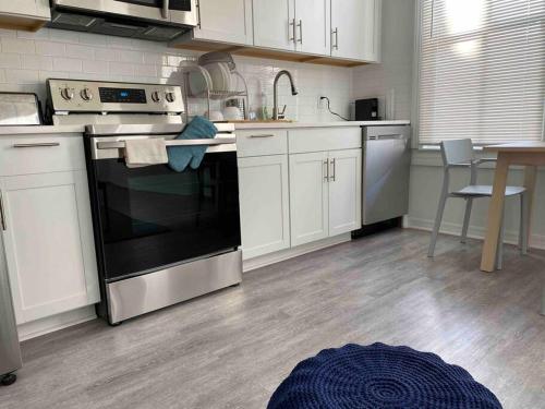 Chic Bungalow Apartment steps from Armature Works & Downtown Riverwalk