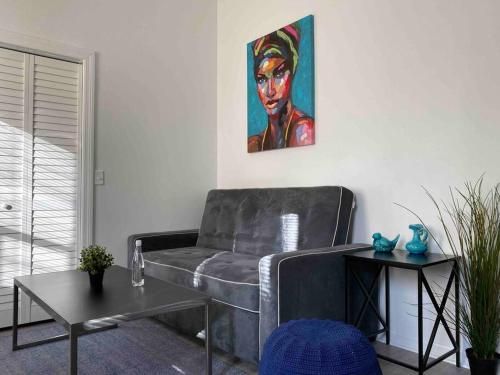 Chic Bungalow Apartment steps from Armature Works & Downtown Riverwalk