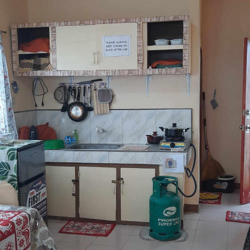 Kitchen, Haira Traveller's Home in Iligan City