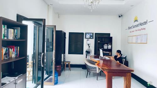 Lobby, Meet Sunset Hostel Luang Prabang in Nam Khan River