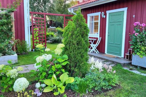 Cabin located in a traditionally Swedish setting! - Apartment - Umeå