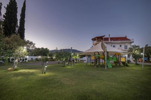 Spēļu laukums, Κτήμα Ζιάκος (Κτημα Ζιακος) in Agrilia (Aitolia kai Akarnania)