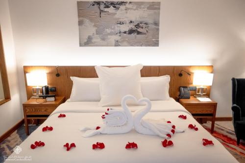 Deluxe King Room image 5