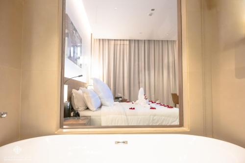Deluxe King Room room in Jasmine Garden Hotel