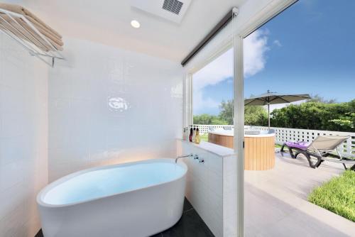 화장실, 크리스탈 빌라 베이사이드 (Crystal Villa Bayside) in 시기라 해변