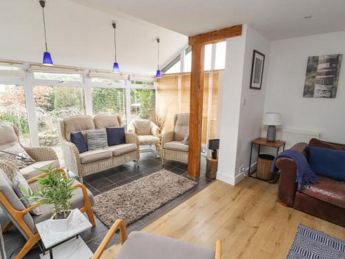 Barn End - image 13