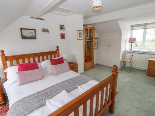 Barn End - image 4