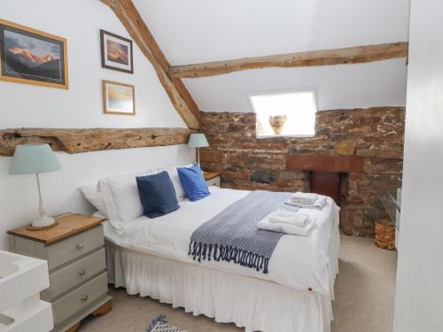 Barn End - image 12