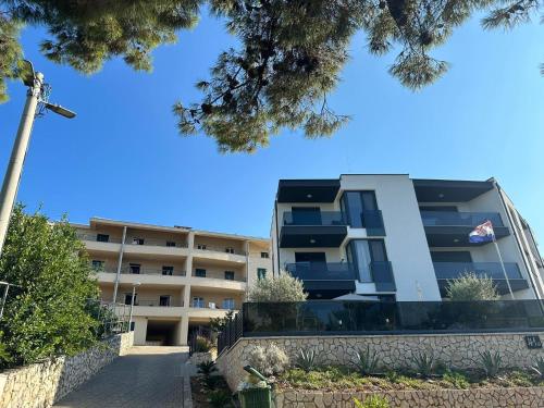  Apartment Veronika in Okrug Gornji
