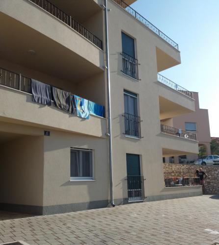  Apartment Veronika in Okrug Gornji