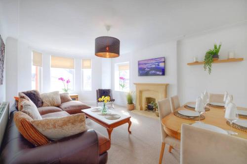 Seaside spacious 4 BR Nr Town centre and Open Golf