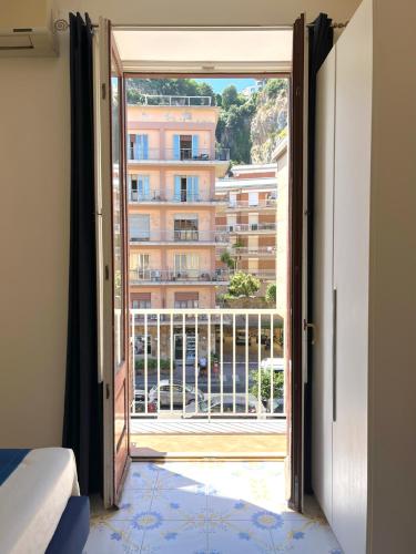 Double Room with Balcony image 8
