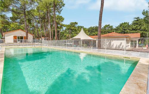 Cozy Home In La Faute-sur-mer With Outdoor Swimming Pool