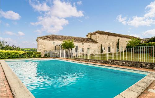 Beautiful Home In Beauville With 5 Bedrooms, Wifi And Outdoor Swimming Pool - Location saisonnière - Beauville