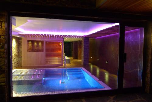 Kolam renang, Hotel Niunit in El Serrat