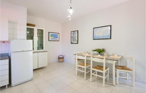 Cozy Home In Nicotera Marina With Kitchen