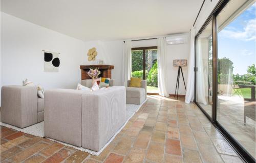 Nice Home In Mougins With Kitchen