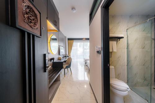 room detail thumbnail 2