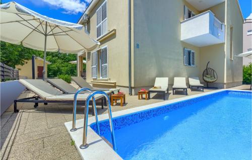  Beautiful Home In Dugopolje With 5 Bedrooms, Outdoor Swimming Pool And Jacuzzi, Unterkunft in Dugopolje