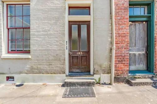 Historic District Apartment Quiet Street Central Location! thumb 4