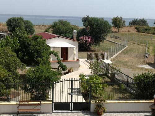  Calabria-VILLA FRANCA- AAUT Casa per Vacanze al mare- Privacy e tranquillità-, Unterkunft in Cariati