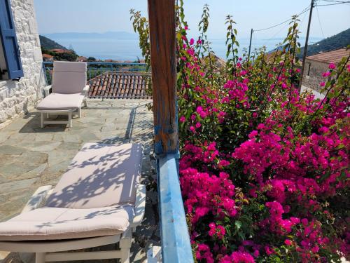  Lovely traditionnal house with sea view in Tiros