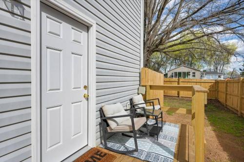 DT/2 Spacious 3BR Suites/FreeParking/SelfCheckin in Raleigh, USA