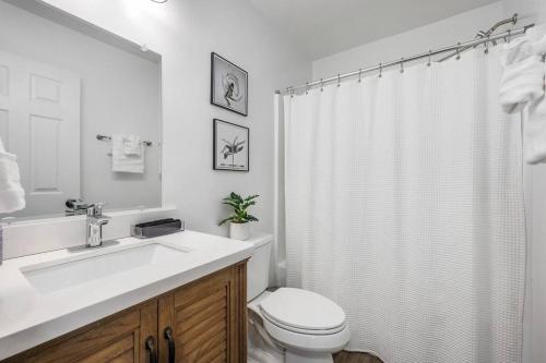 DT/2 Spacious 3BR Suites/FreeParking/SelfCheckin detail