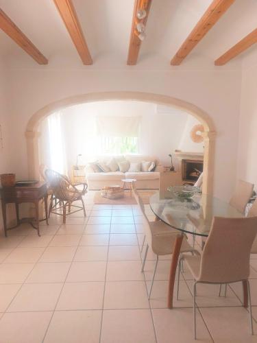 Privat 3bedroom Villa casa Karolida, Only 2,5 km from Arenal in อัดซูเบีย