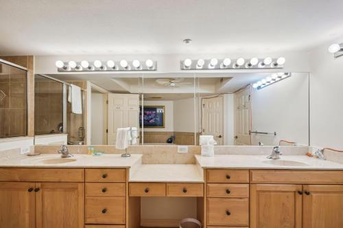 La Contessa - Luxurious updated beach front beauty! - image 10