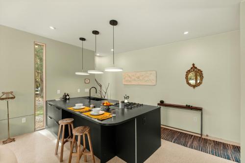 Kitchen, Halo House - Architect's Retreat in Micanopy (FL)