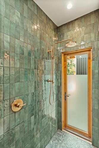 Bathroom, Halo House - Architect's Retreat in Micanopy (FL)