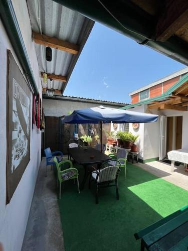 Lucky’s Guest House / Musician’s Heaven