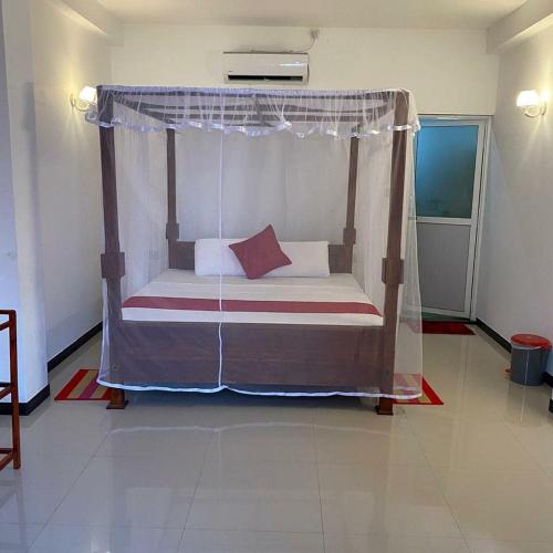 1 king bed, 1 twin bed