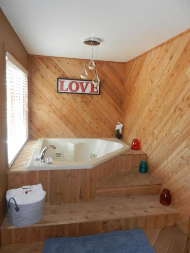 Great Northern Motel - image 13