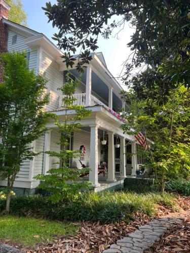 Magnolia House & Gardens B&B