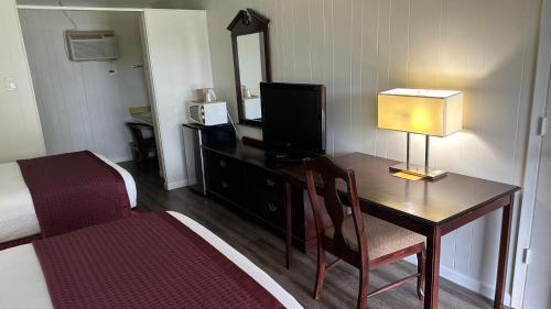 Colonial Inn Franklin - image 11