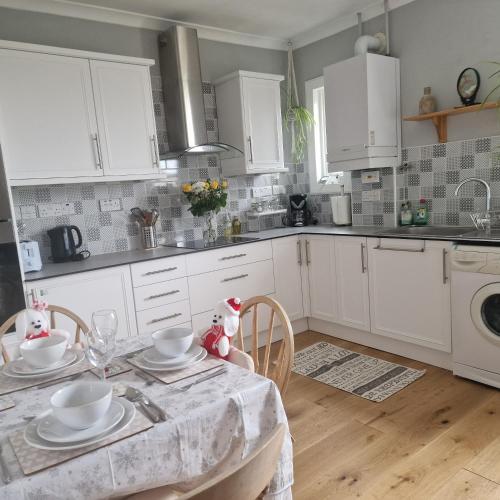 кухня, 3 Bedroom Apartment max 5 Pax Musselburgh in Масселбер