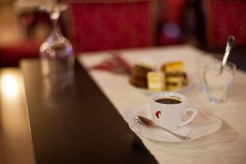 Hotel Regal - image 12